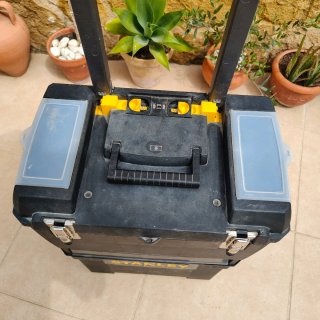 Caja de herramientas Stanley con ruedas