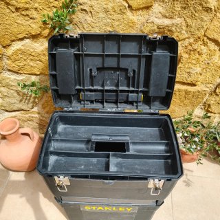 Caja de herramientas Stanley con ruedas