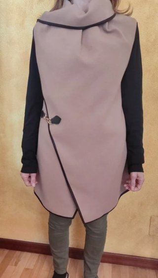 Chaqueta Beige y Negra