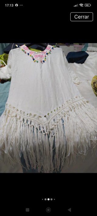 Vestido blanco con flecos y pompones