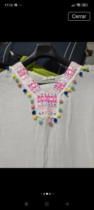 Vestido blanco con flecos y pompones