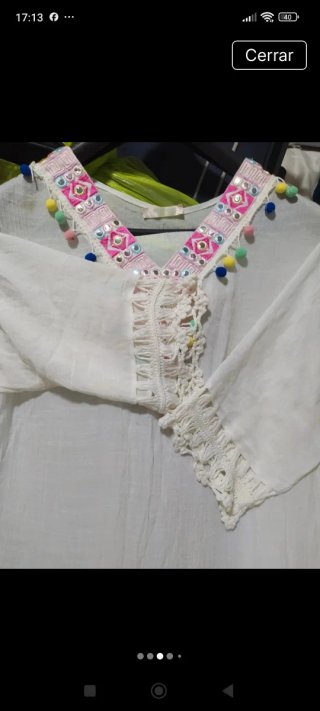 Vestido blanco con flecos y pompones