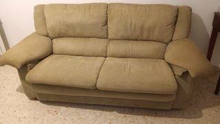 Sofá cómodo de tela beige