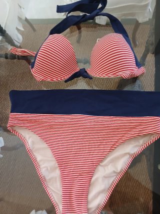 Bikini a rayas rojo y azul sin estrenar