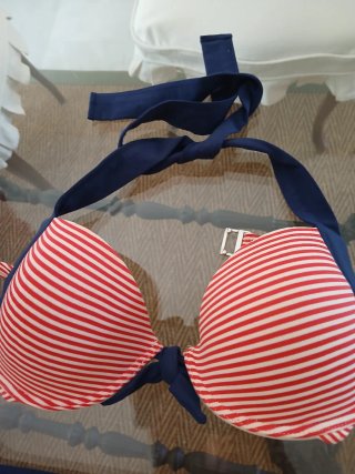 Bikini a rayas rojo y azul sin estrenar