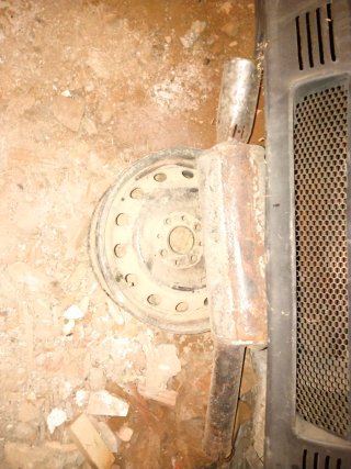Defensa delantera, llanta y escape c15