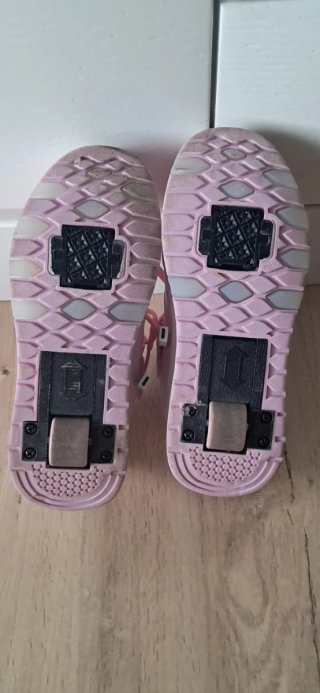 Zapatillas niña con ruedas T.35 Salamanca capital