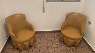 Pareja de sillones clásicos polipiel