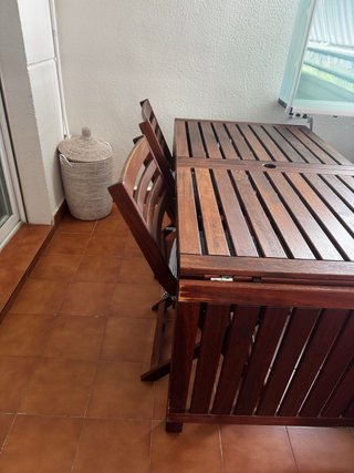 Conjunto mesa, bancos y sillas madera