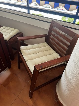 Conjunto mesa, bancos y sillas madera