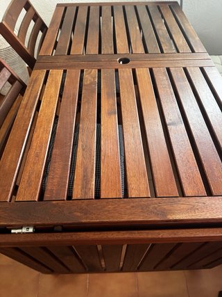 Conjunto mesa, bancos y sillas madera