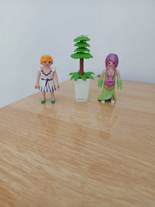Playmobil figuras y planta  Todo 5€
