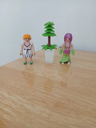 Playmobil figuras y planta  Todo 5€