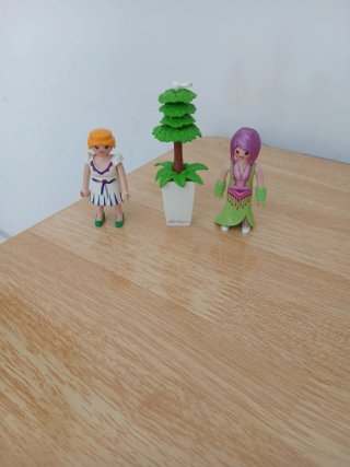 Playmobil figuras y planta  Todo 5€