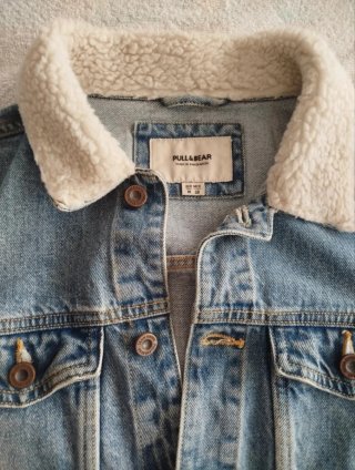 Cazadora vaquera Pull&Bear cuello borreguillo