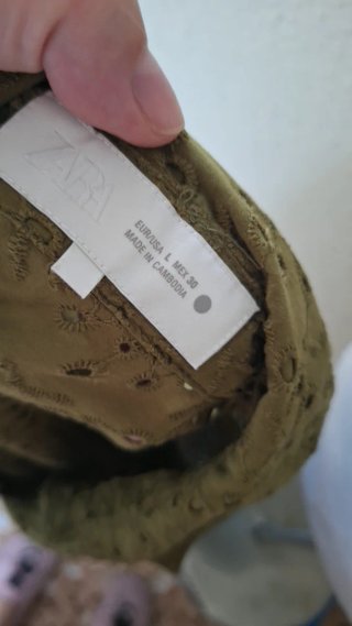 Camisa Zara verde bordada