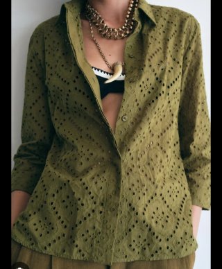 Camisa Zara verde bordada