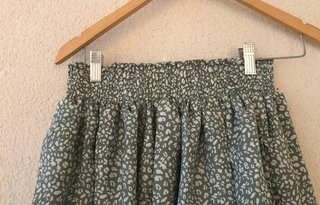 Falda estampada volantes