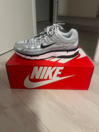 Zapatillas Nike P-6000 Plata y Negro