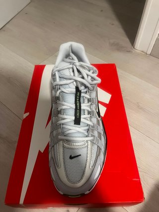 Zapatillas Nike P-6000 Plata y Negro