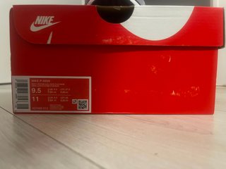 Zapatillas Nike P-6000 Plata y Negro