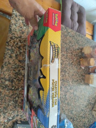 Colección Pokémon Héroes Ascendentes Mega-Lucario