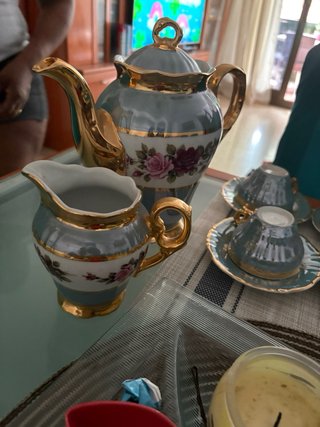 Juego de tazas vintage floral dorado