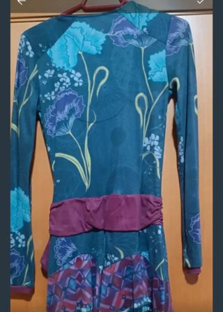 Lote 3 vestidos y 1 falda Desigual