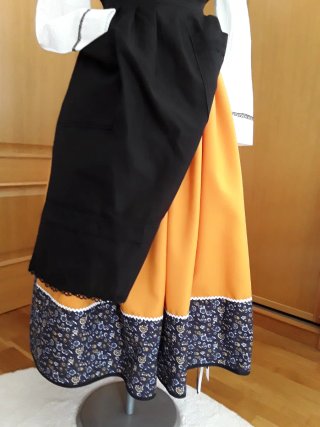 TRAJE NESKA-BASERRITARRA "140 EUROS "