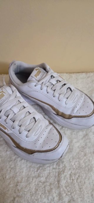 Zapatillas Puma Talla 36 Blancas y Doradas