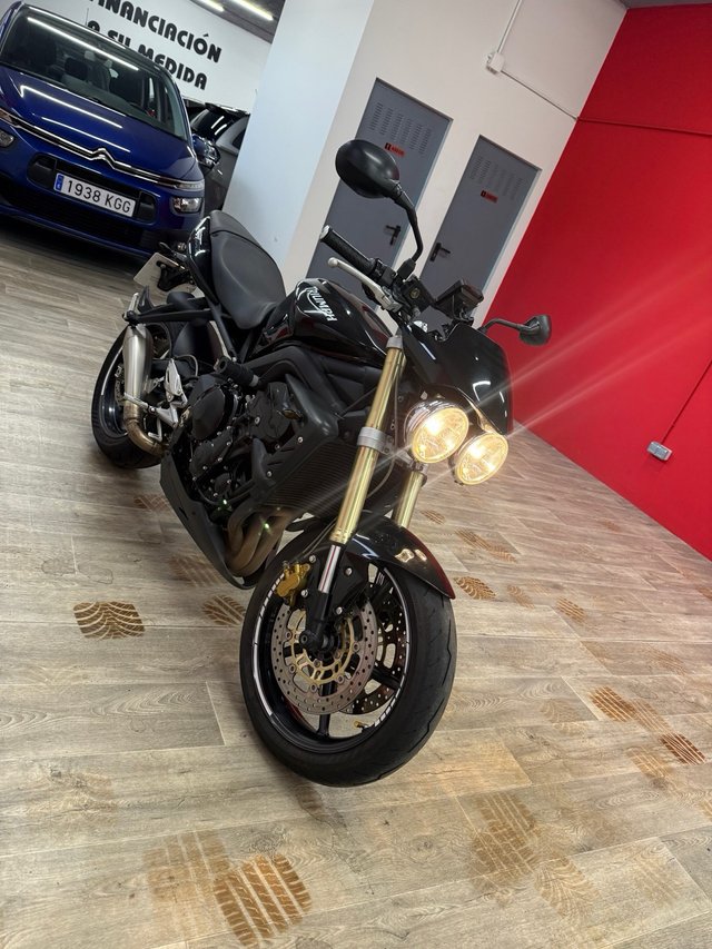 Triumph Street Negra