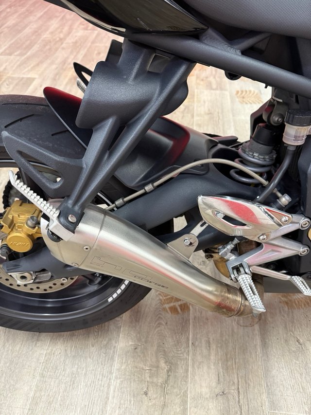 Triumph Street Negra