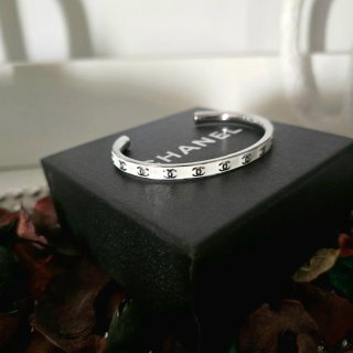 Pulsera Chanel Plata y Blanca