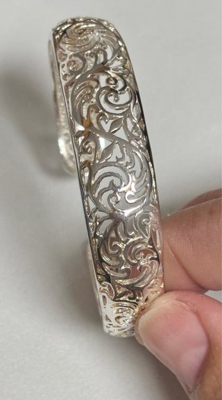 Brazalete semiabierto y calado en plata de ley 925
