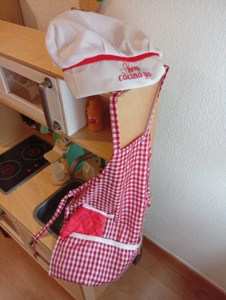 Cocina de juguete con accesorios.Hay más accesorio