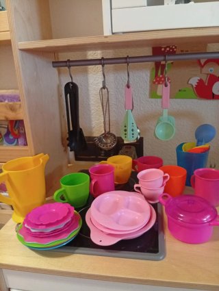 Cocina de juguete con accesorios.Hay más accesorio