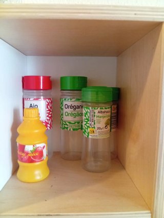 Cocina de juguete con accesorios.Hay más accesorio