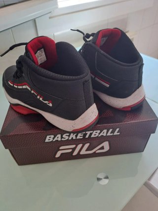 Zapatillas Fila Baloncesto Negras y Rojas