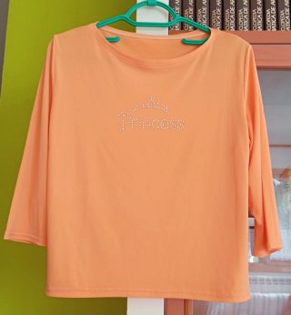 Camiseta naranja con pedrería Princess