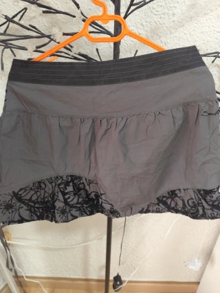 Minifalda Smash! gris y negra