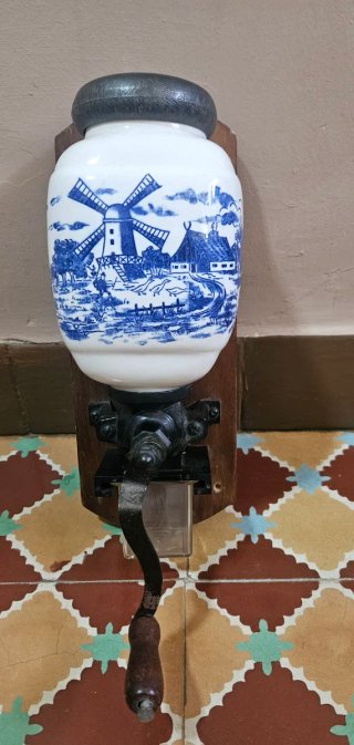 Molinillo de café vintage de pared