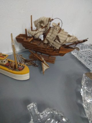 Lote Artículos Decorativos: Cafetera, Barcos, Ceni