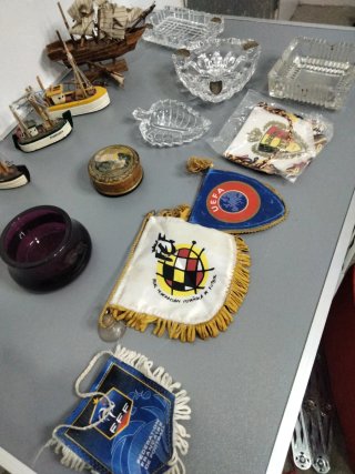 Lote Artículos Decorativos: Cafetera, Barcos, Ceni