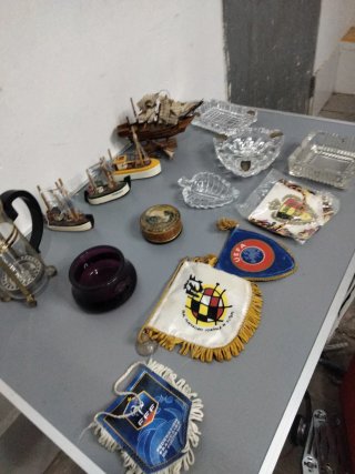 Lote Artículos Decorativos: Cafetera, Barcos, Ceni