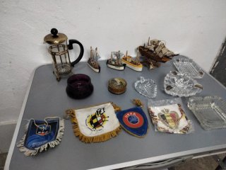 Lote Artículos Decorativos: Cafetera, Barcos, Ceni