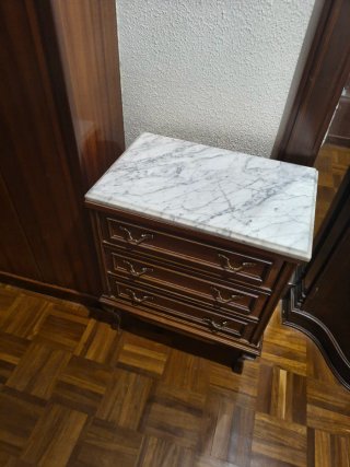 Mueble de madera maciza estilo clásico