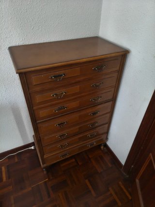 Mueble de madera maciza estilo clásico