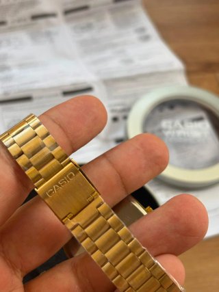 Casio Dorado y Negro Cuadrado Vintage
