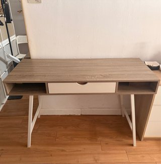 Escritorio Jysk Madera y Metal.
