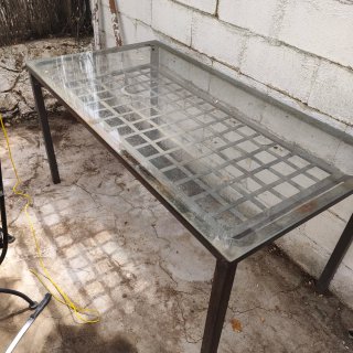 Tavolo e 6 sedie da giardino più altro tavolo in vetro
